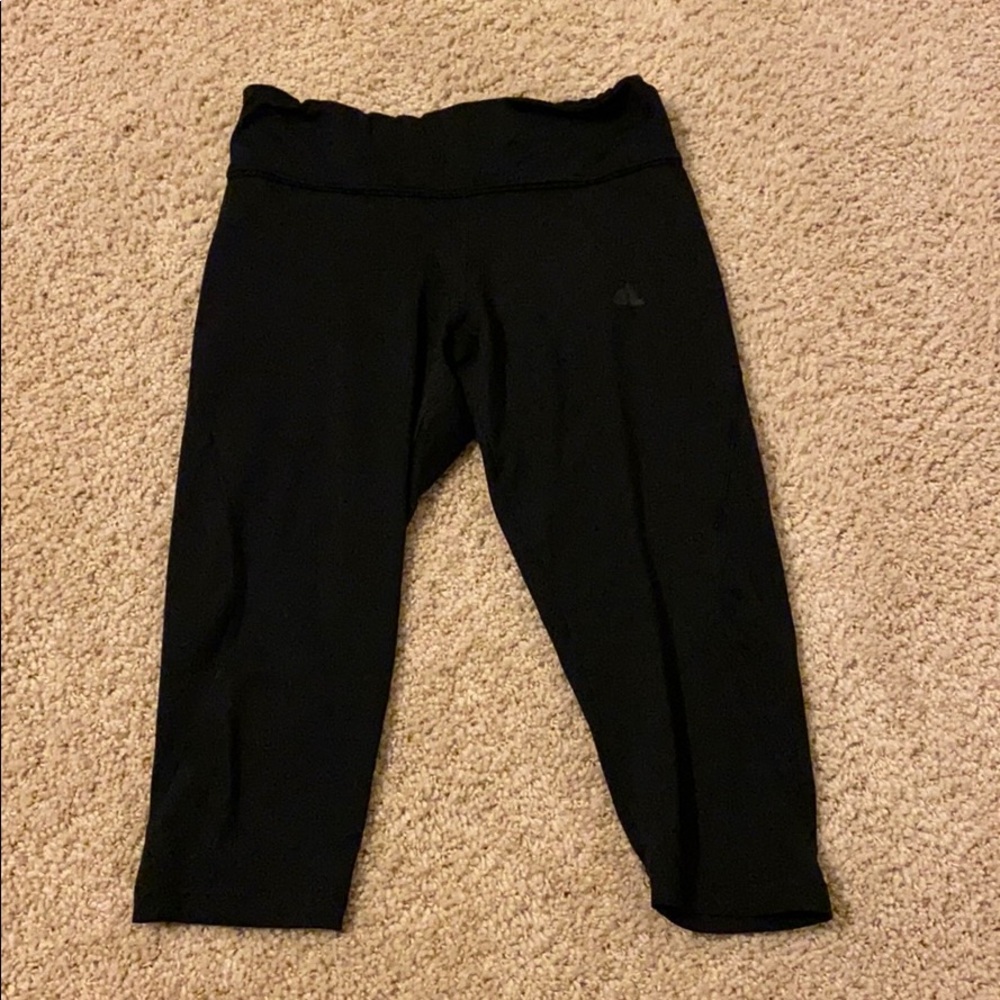 Black active leggings